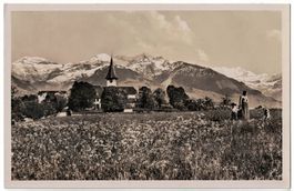Aeschi, Kirche und Alpen, Frau mit Kindern, um 1935