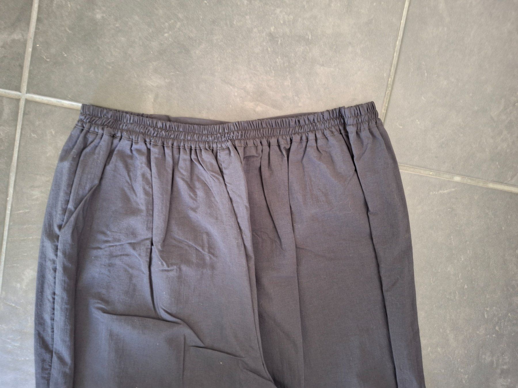Lotti di vestiti: Schwarzes Set, Hose und Weste, Grösse 44/46 – Usato da WALTERSWIL SO venduto da thb_ybm8 6