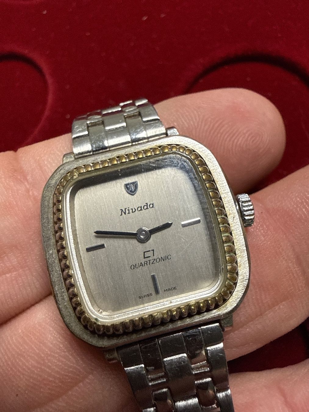 Nivada Uhren: Nivada Quarz 25 mm – Gebraucht aus Pfeffingen von Allhandelklgwatches