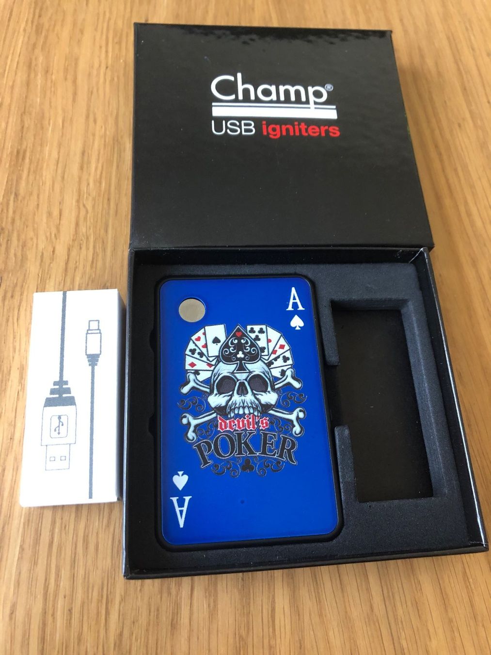 Accendini: Champ USB Feuerzeug / Lighter  Neu – Nuovo e nell'imballaggio originale da Basel venduto da ampra2276
