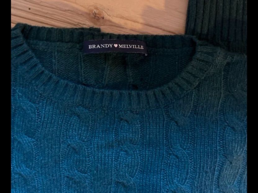 Brandy Melville Pulls et sweat-shirts: Brandy Melville dark green round neck pullover – D'occasion à Rüschlikon par ant_5v7g 2