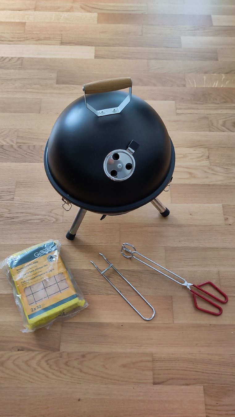 Grills: Kleiner Holzkohle-Kugelgrill – Neu (gemäss Beschreibung) aus Luzern von _Simioni_ 3