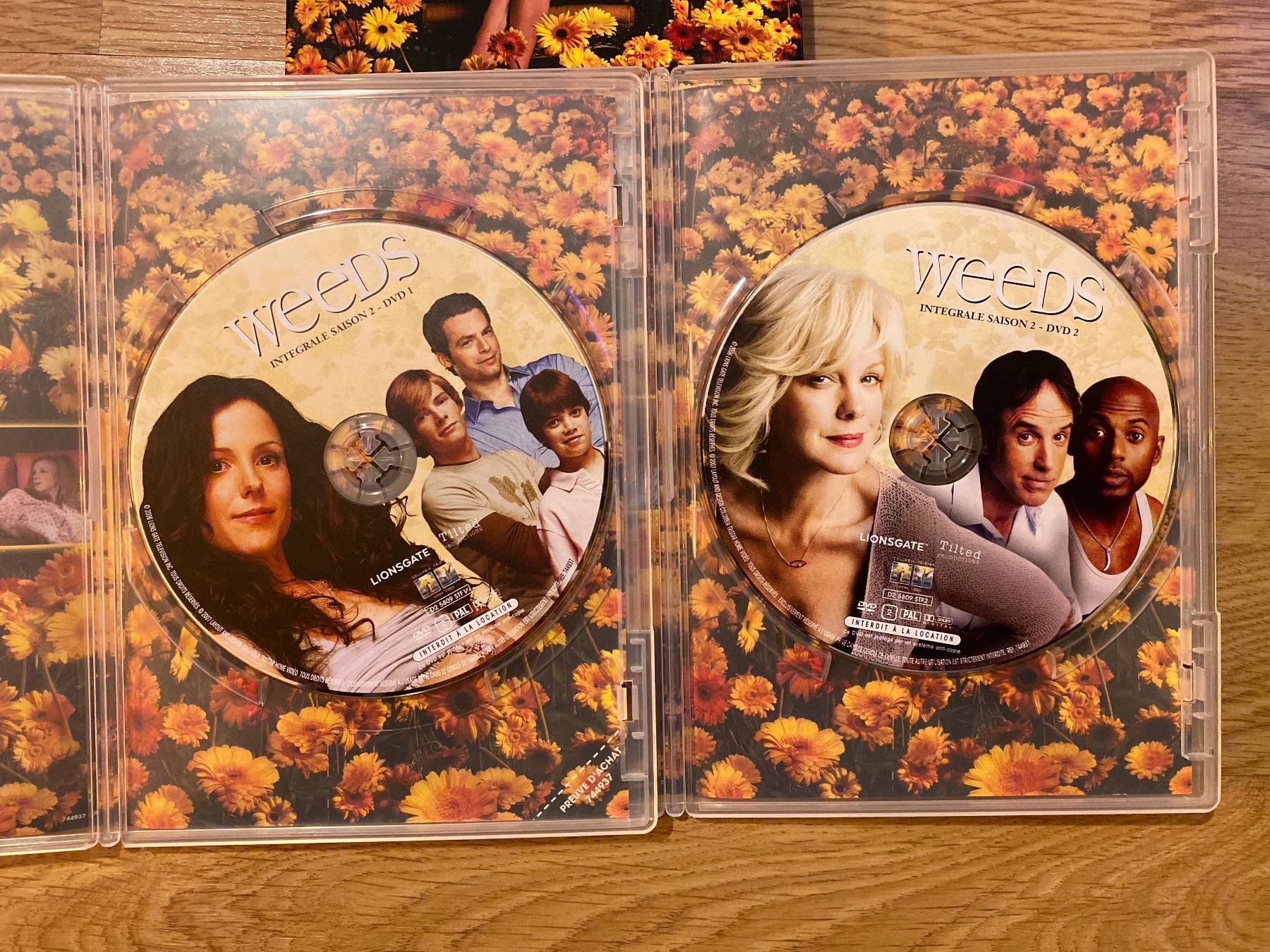 Tous les DVDs: Weeds - Staffel 2 - EN + FR – D'occasion à Rafz par SaintCruz 1