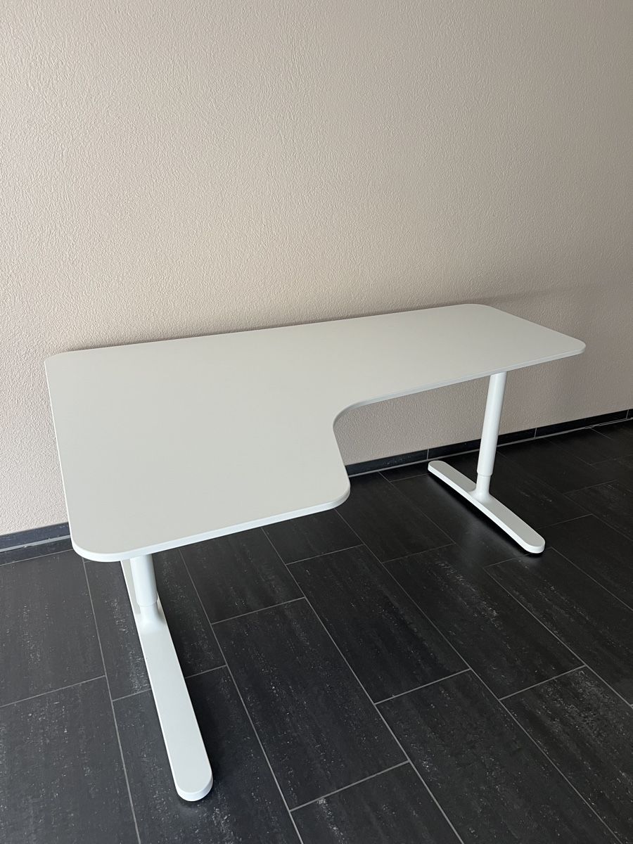 Scrivanie: Bekant Eckschreibtisch Ikea – Usato da Rümlang venduto da Spassoa