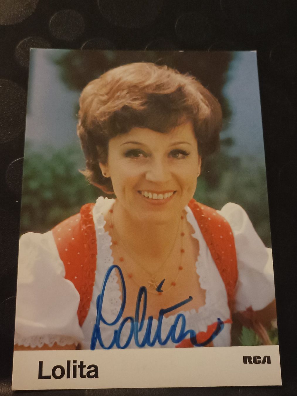 Autografi: Lolita - Handsigniert Autogrammkarte – Usato da Menziken venduto da Artographs