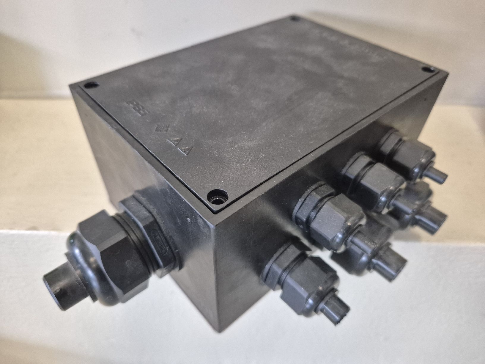GIFAS Alimentazione elettrica: GIFAS Abzweigdose IP65 – Nuovo (secondo la descrizione) da Krauchthal venduto da 4by4 1