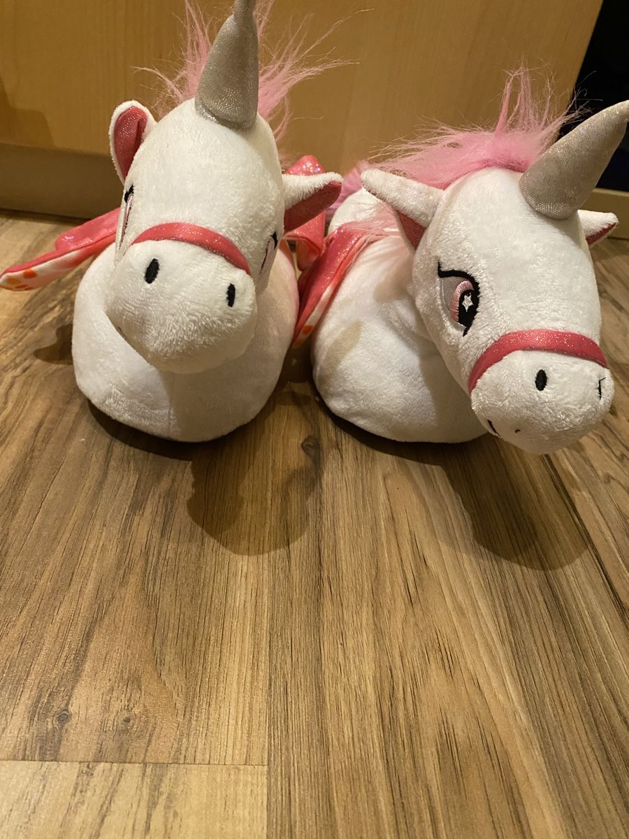 Scarpe per ragazze: Einhorn Hausschuhe Grösse 34/35 – Usato da Grasswil venduto da pp7830 1