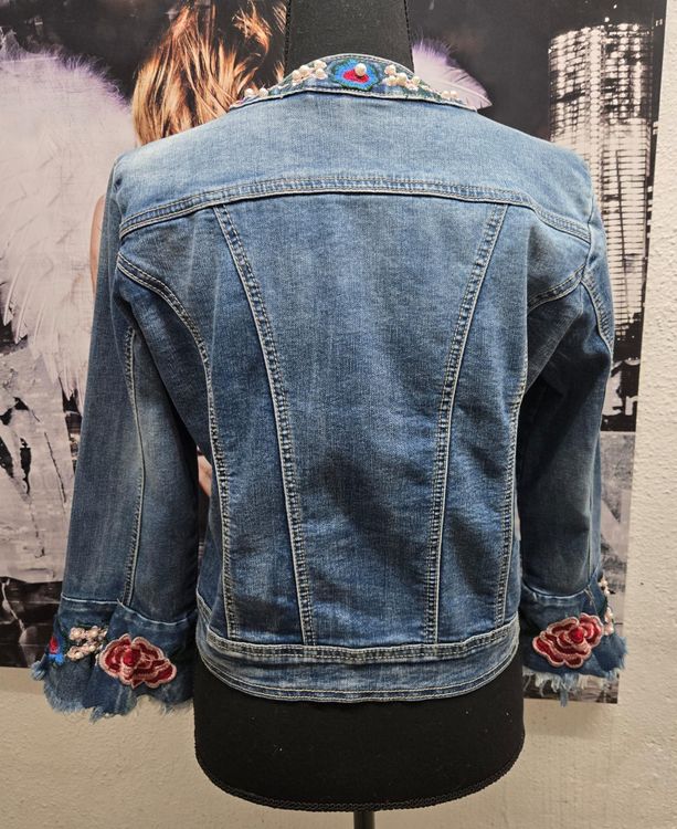 Giacche: Jeansjacke Damen Grösse S mit Perlen bestickt – Usato da Rheinsulz venduto da Dred 3