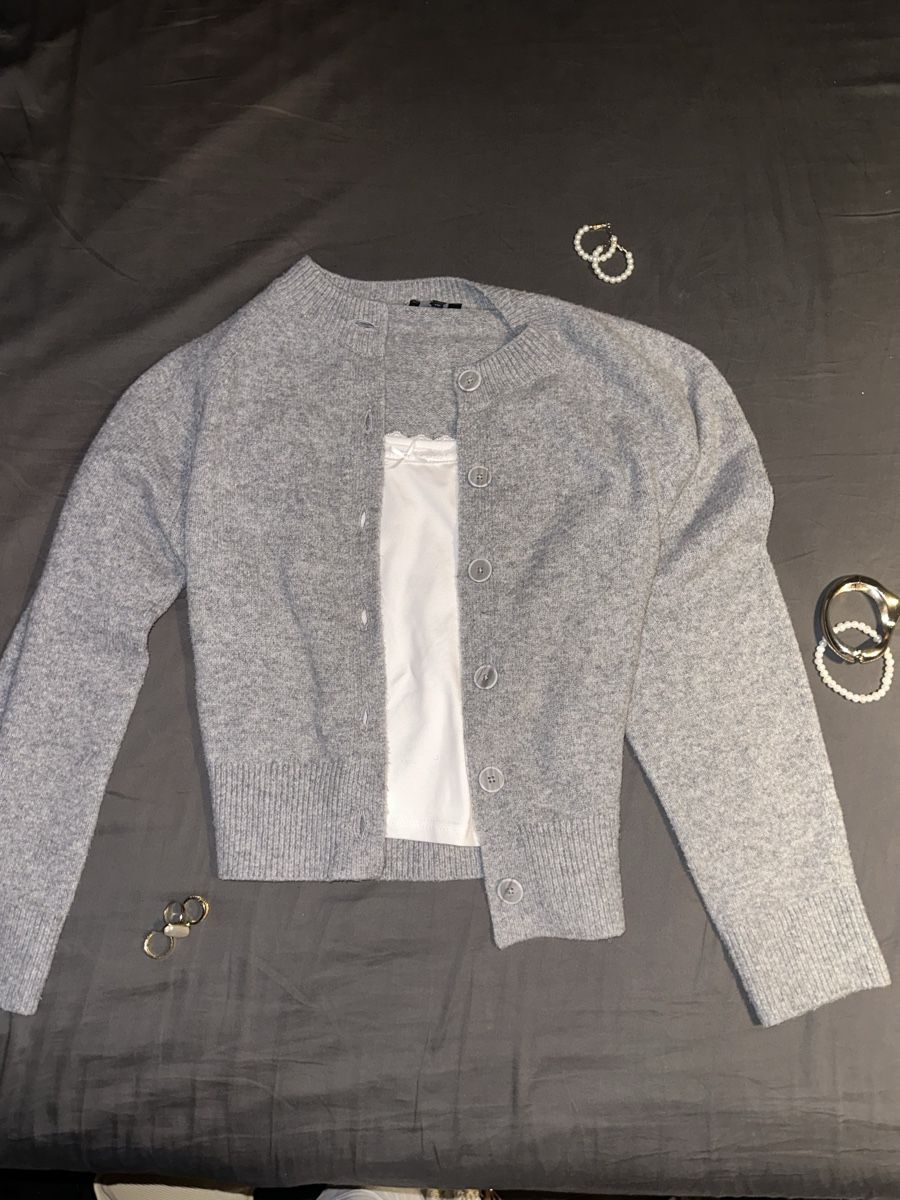 C&A Jacken: Graue Strickjacke – Gebraucht aus Grüningen von mel_c9v6 1