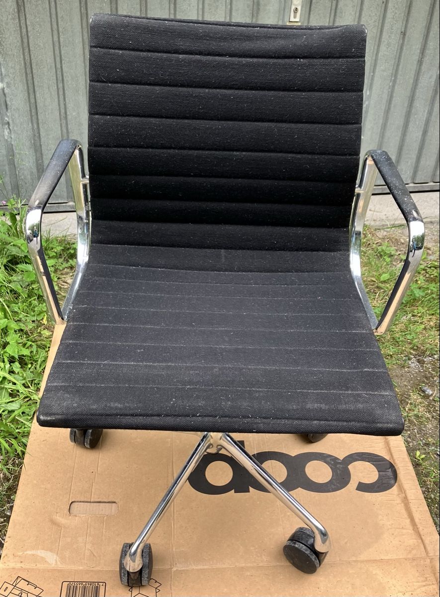 Eames Sedie: Original Eames Chair – Usato da Mürren venduto da Ne-le