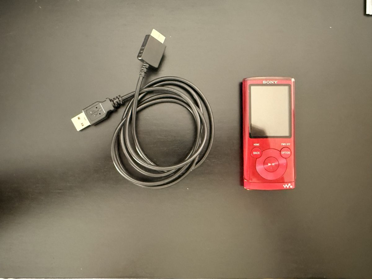 Sony Tragbarer Mediaplayer: Sony Walkman NWZ-E453 Rot – Gebraucht aus Brittnau von ToastbrotT