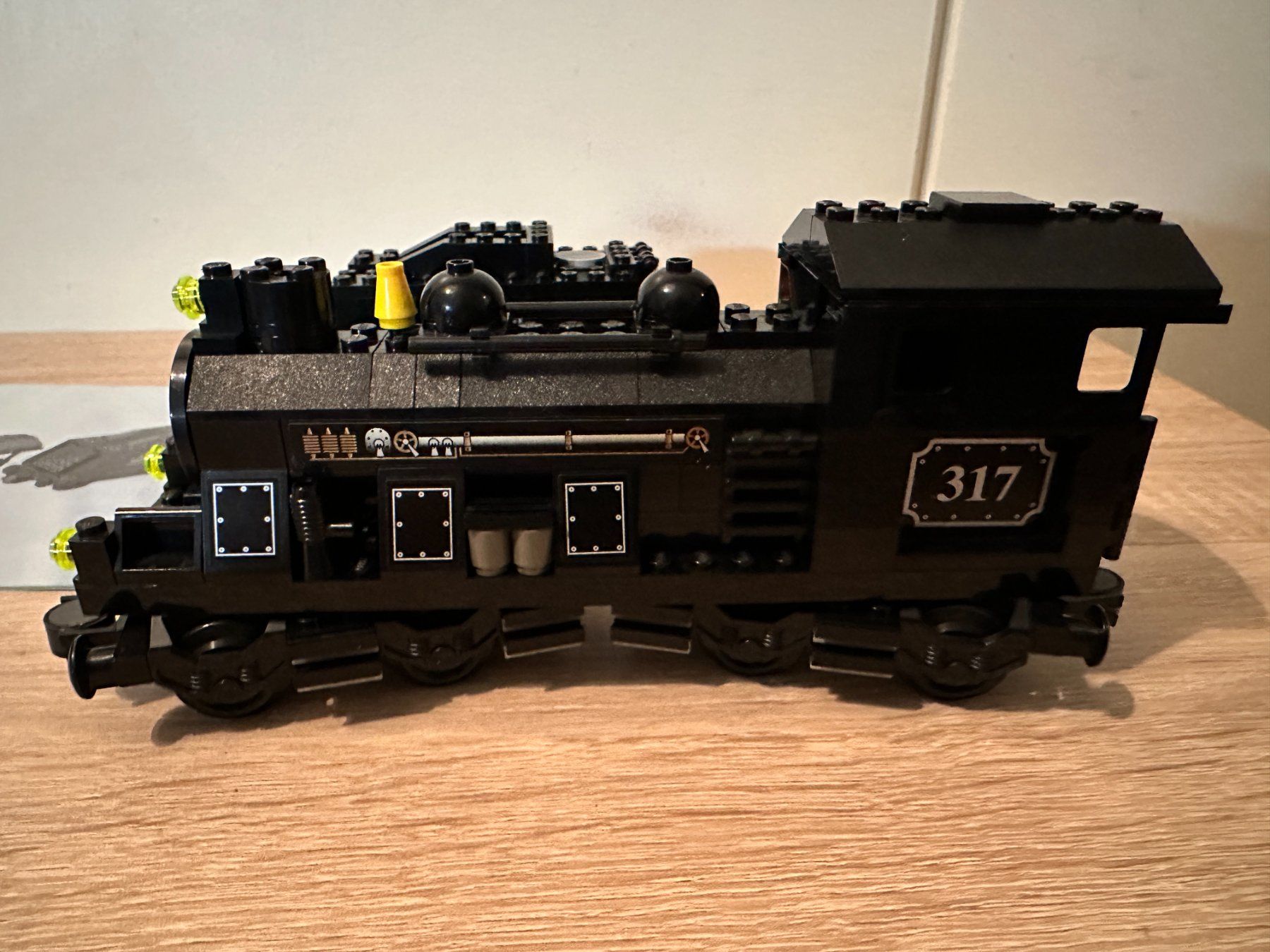 Lego Kit di costruzioni: LEGO 10205 Locomotive – Usato da Basel venduto da Don-Angel 5