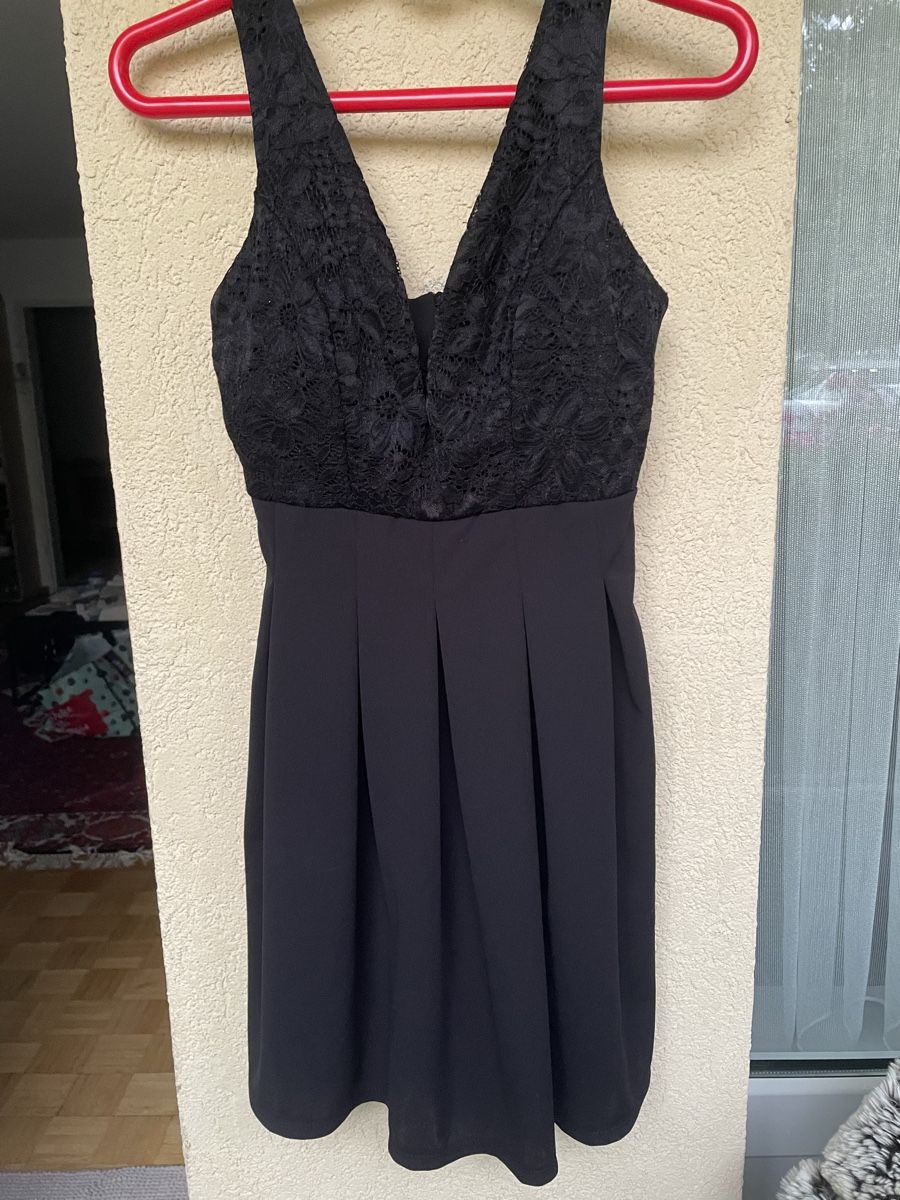 Kleider: Elegantes schwarzes Kleid mit Spitzenoberteil Gr. S – Gebraucht aus Au/ZH von markthallerapperswil