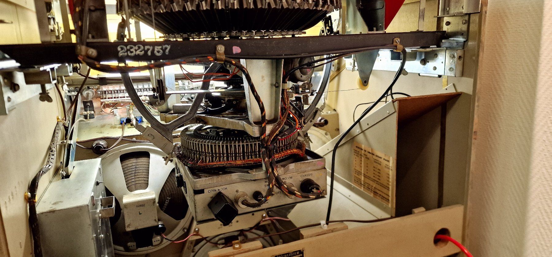 Wurlitzer Musiktruhen: Musikbox Jukebox Wurlitzer 1800 – Gebraucht aus Geroldswil von jukeman 7