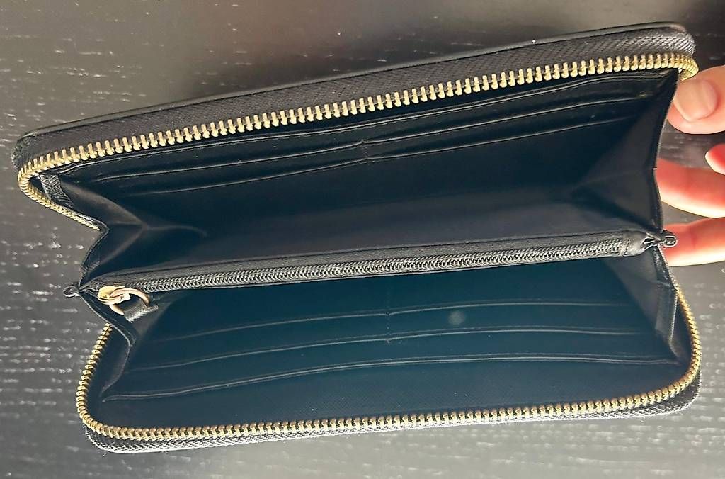 Moschino Portemonnaie: Moschino Damenportemonnaie – Gebraucht aus Zürich von chi_mf67 1