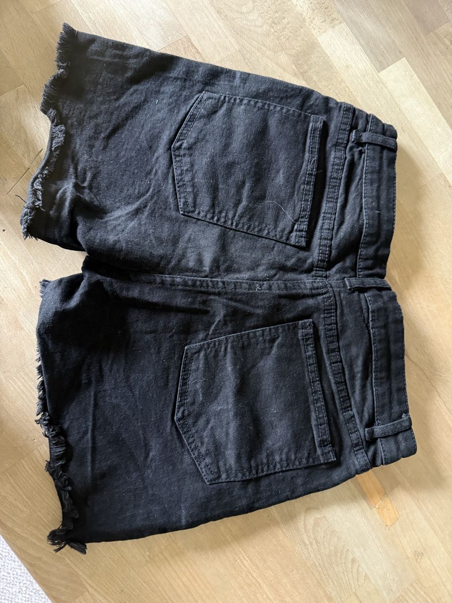 Pantaloni: Shorts – Usato da visp venduto da Kmemo1 2