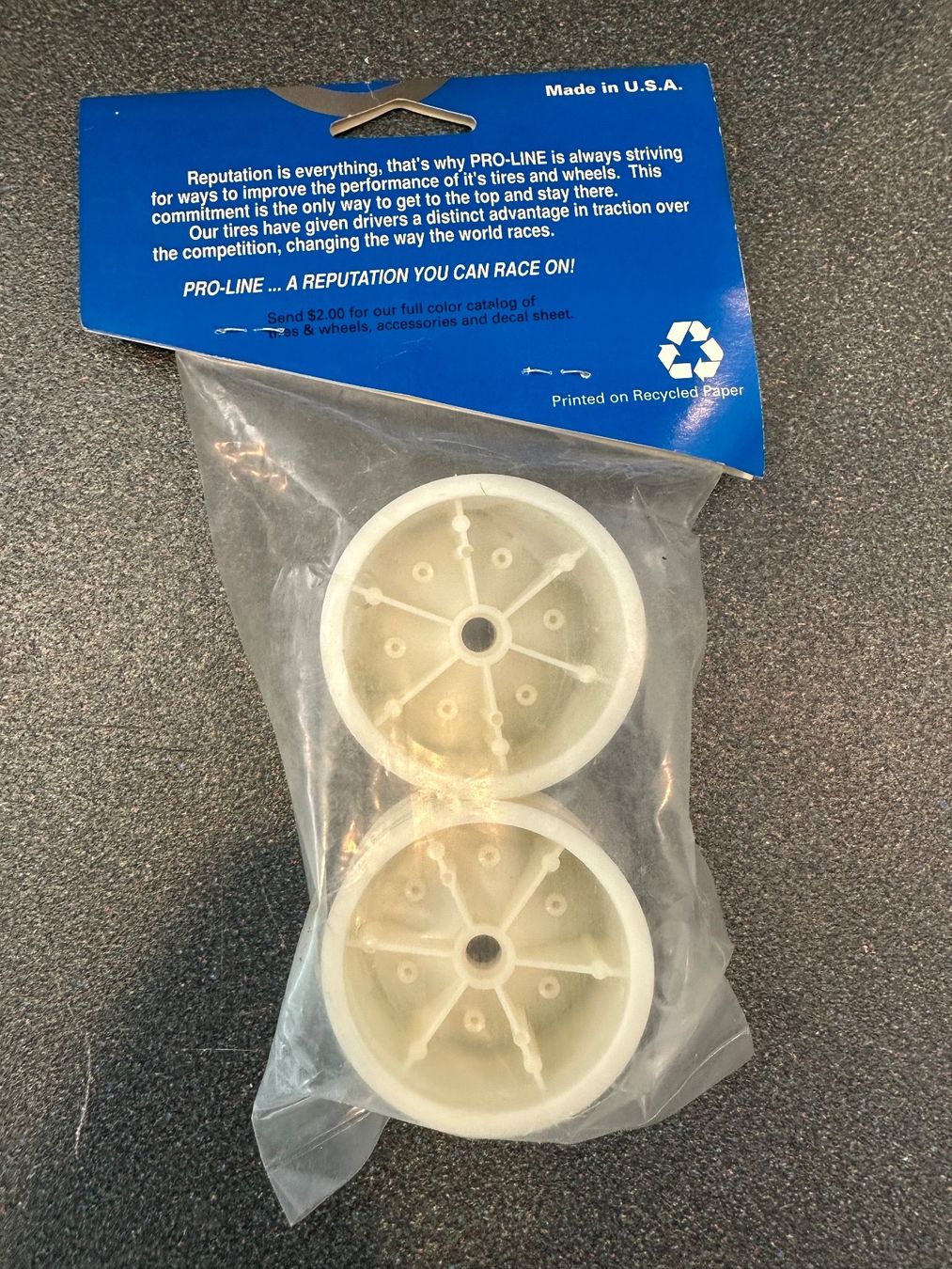 Modellismo RC: Vintage Pro-Line Cone Dish White Front Wheels 2557 RC10 RC10 – Nuovo e nell'imballaggio originale da Chiasso venduto da Carrara-Modellismo 1