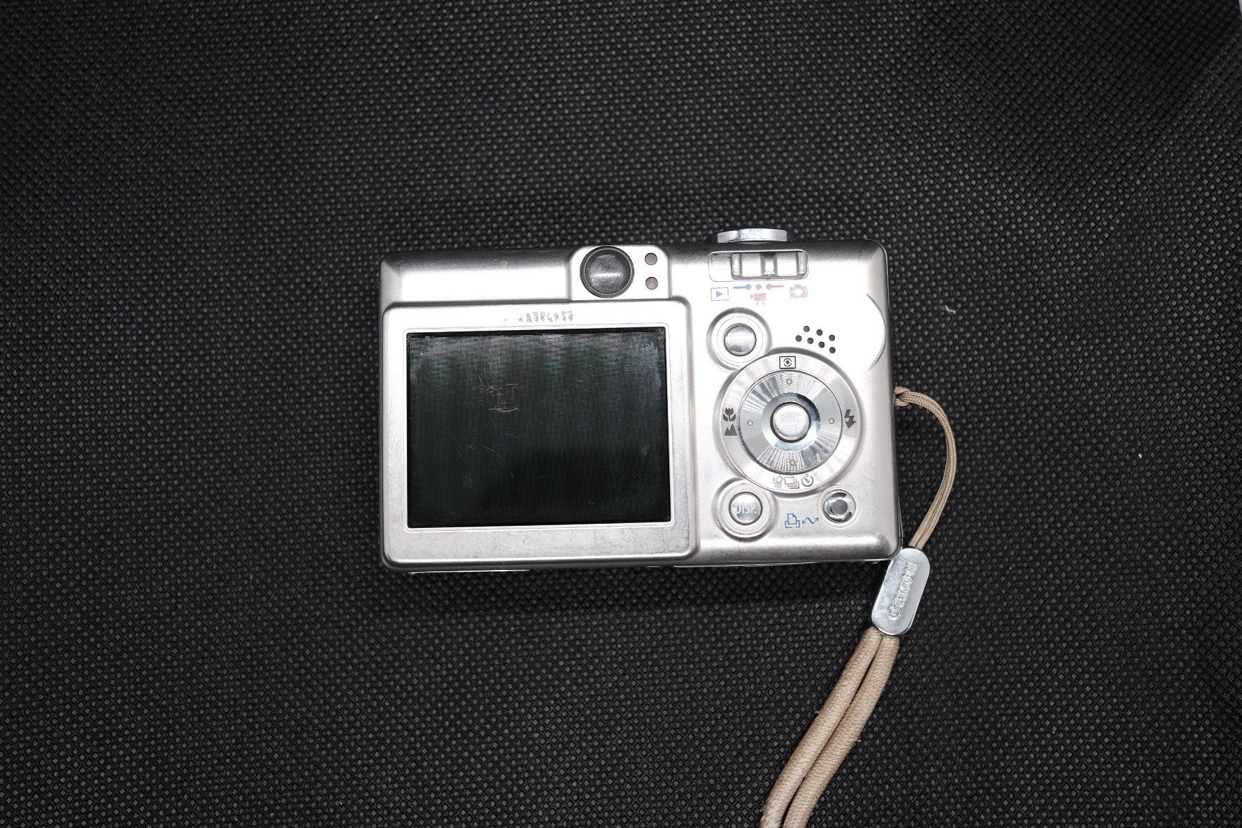 Canon Fotocamera: Canon PowerShot SD300 / Digital IXUS 40 – CCD – Usato da Neuchâtel venduto da Carlosfmunoz 1