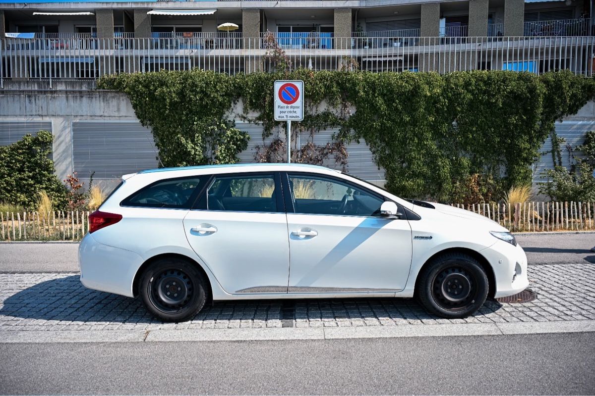 Toyota Autos: Toyota Auris Hybride  – Gebraucht aus Echandens von sou_rd75 4