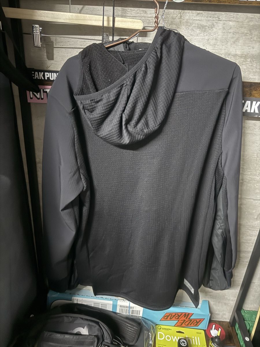 Fox Pullover & Sweatshirts: Fox defend thermal hoodie L  – Gebraucht aus Giubiasco von Darkemperor 3