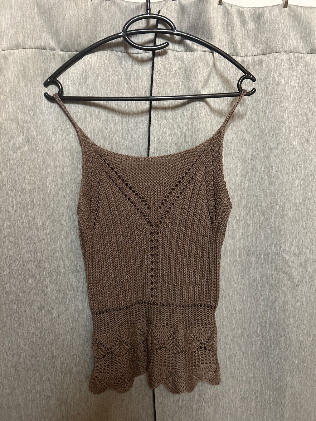 Top: Stricktop braun mit Spaghettiträgern M – Usato da Schwyz venduto da Maerzetuepfli 1