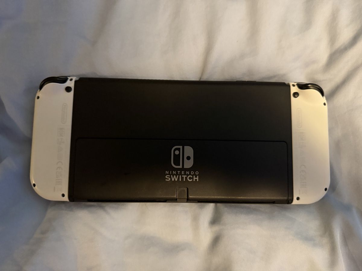 Nintendo Consoles: Nintendo Switch OLED mit Pro Controller – D'occasion à Worb par rme23 2