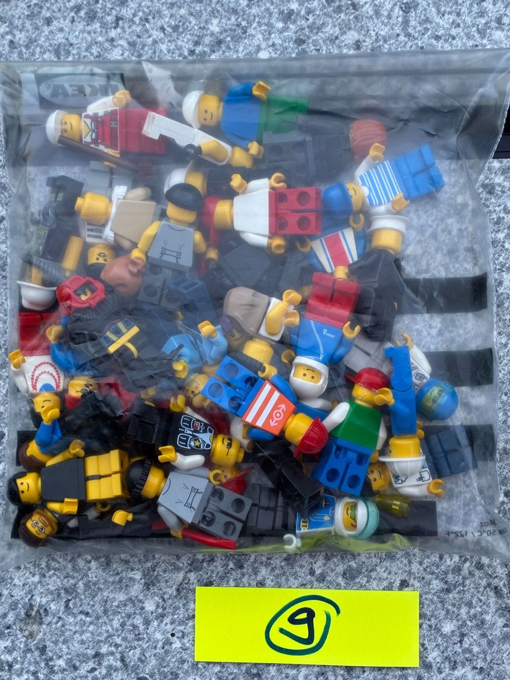 Lego Baukästen: LEGO Minifiguren – Gebraucht aus Reigoldswil von Frog40