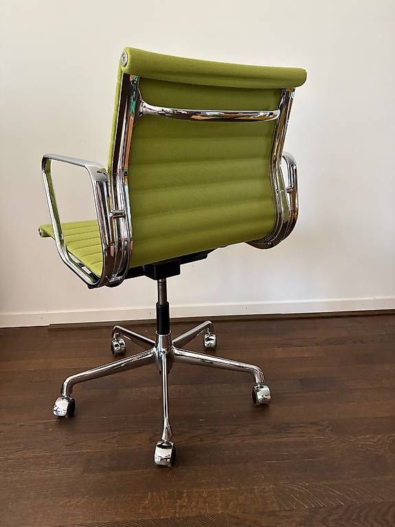 Vitra Sedie: Vitra Aluminium Chair EA 117 – Usato da Zürich venduto da _garage_sale 2