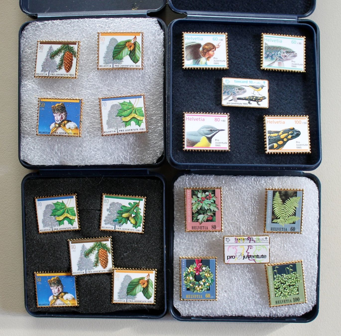 Placchette & Badge: 19 Pro Juventute Pins – Usato da Kirchlindach venduto da hekilida