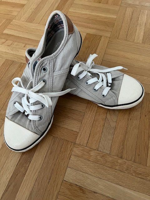 Mustang Scarpe da uomo: Sneaker "MUSTANG" Gr. 39, beige – Nuovo (secondo la descrizione) da Walenstadt venduto da ricamul 7