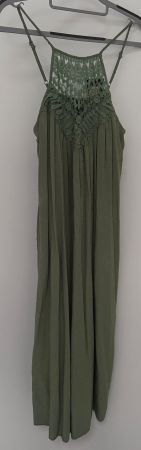 Trägerkleid grün mit Häkeleinsatz - Grösse S