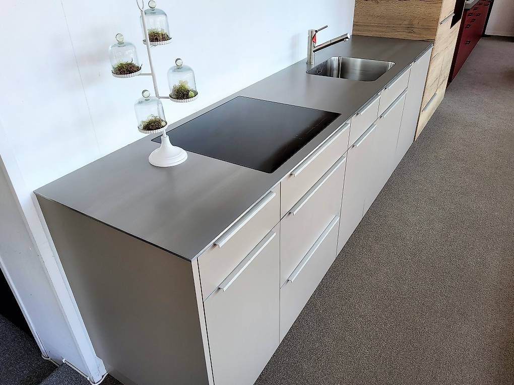 Cucine complete: Küche steingrau ab Ausstellung – Usato da Urtenen-Schönbühl venduto da wohnstudio_haller 2