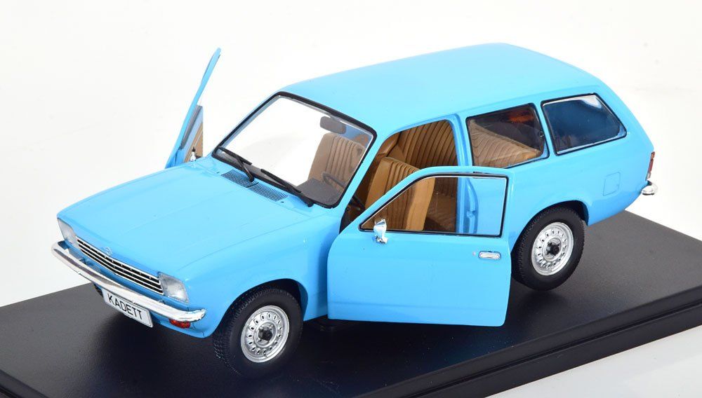 Opel Modellini d'auto: OPEL KADETT C CARAVAN 1973 HELLBLAU 1:24 WHITEBOX – Nuovo e nell'imballaggio originale da Suhr venduto da Moebelsiralfred 2