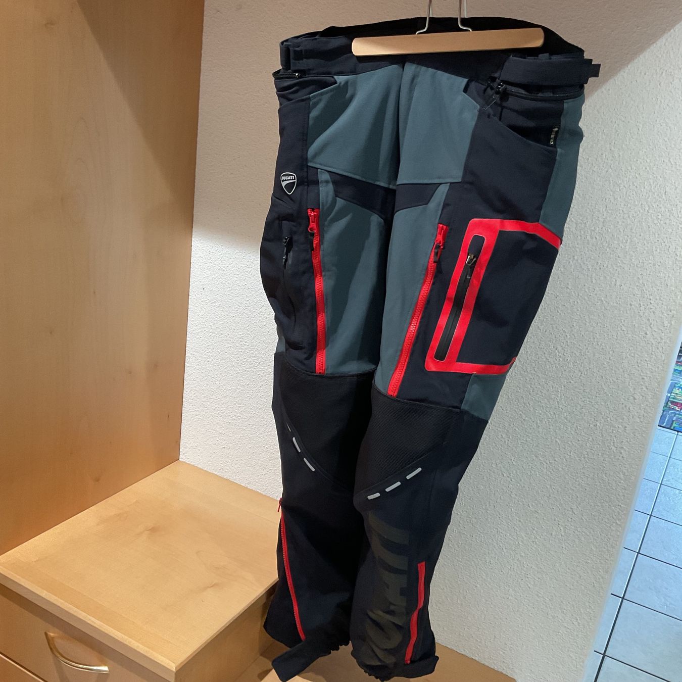 Completi, tute sportive e funzionali: Ducati Motorradkleider – Usato da Basadingen venduto da bri_7lx9 4