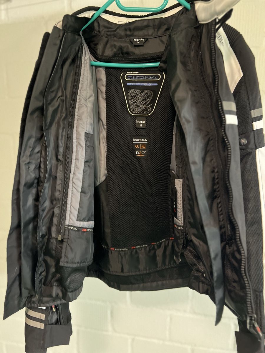 Jacken: Richa Motorradjacke Grösse M mit D3O-Protektor – Gebraucht aus Wettingen von enn_6rsh 2