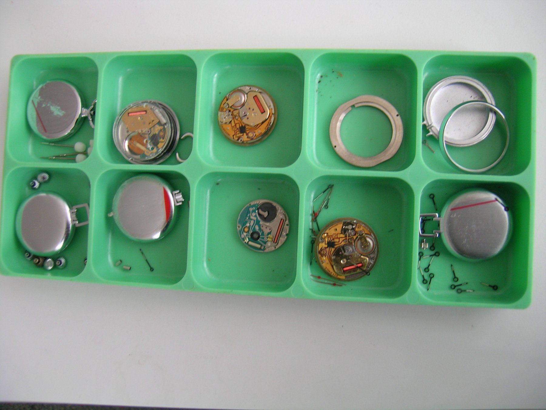 Orologi: 1 Lot unkomplette Schwesteruhren-Teile – Usato da Grenchen venduto da esa-9162-9164 1