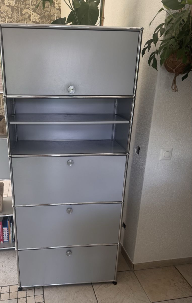 USM Étagères: UsM Haller Vitrine silber 5 Elemente – D'occasion à Münchenbuchsee par LuiConte