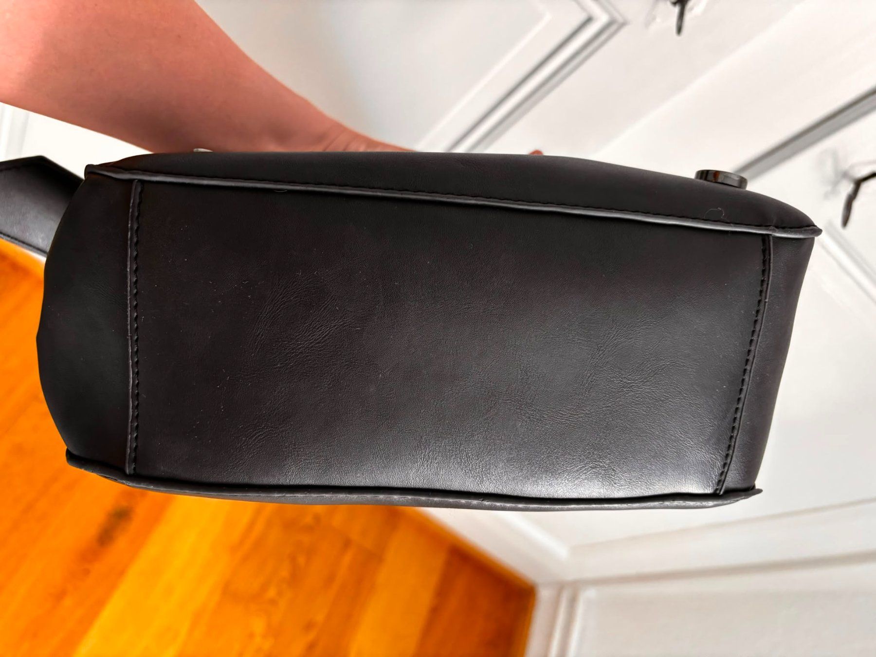 Taschen für Damen: Sac à bandoulière noir – Gebraucht aus Romainmôtier von val_r8sn 4