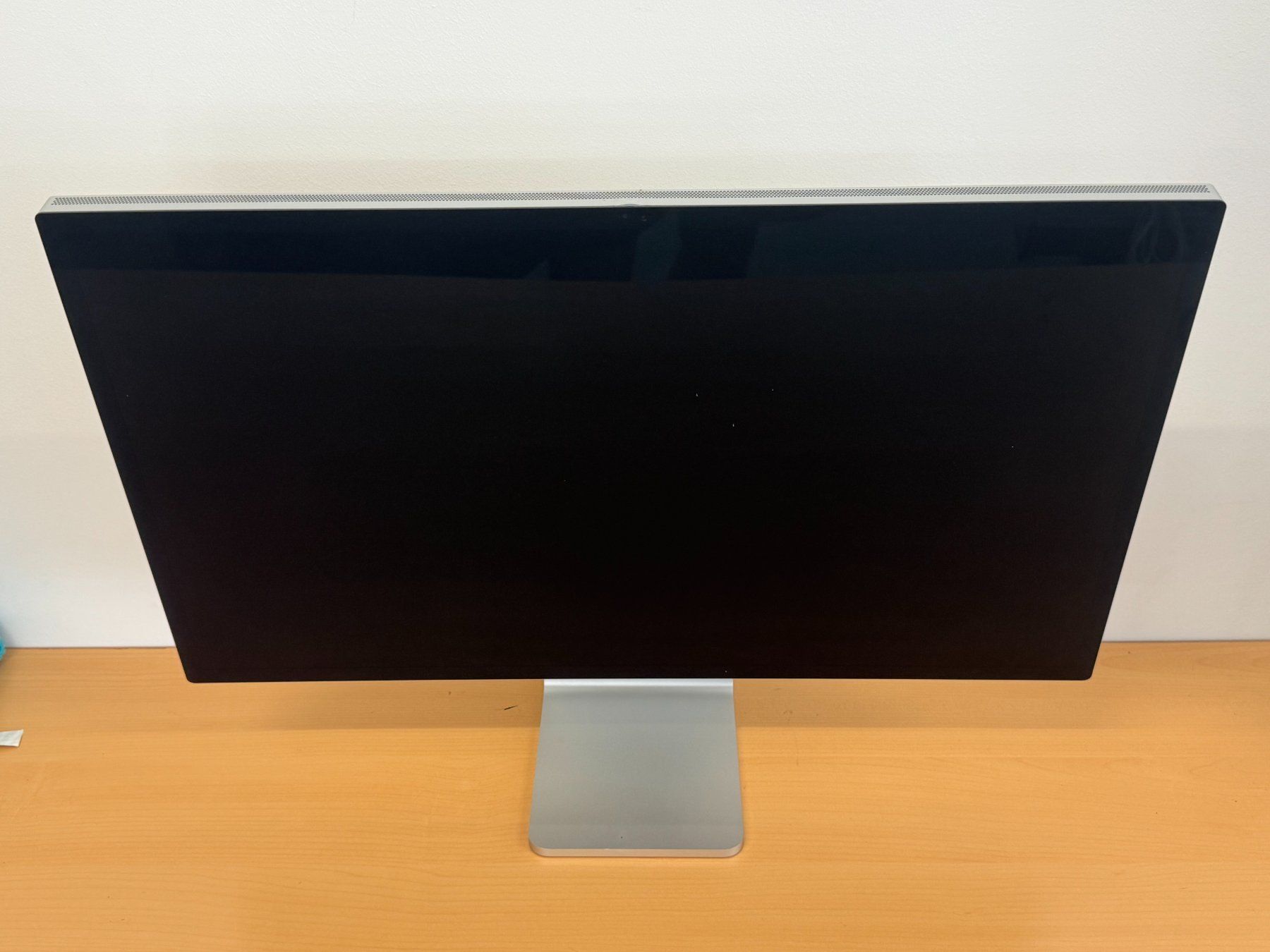 Apple Ecrans: Apple Studio Display 27' Zoll mit Kabel DEFEKT – Défectueux à Ebmatingen par Revivetrade