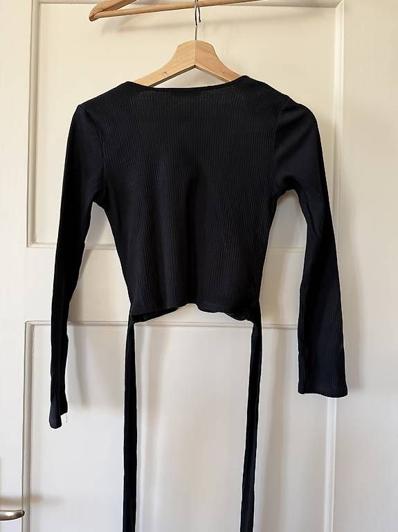 Top: ZARA SCHWARZES WICKEL-TOP – Usato da Zürich venduto da Nadgb1303 4