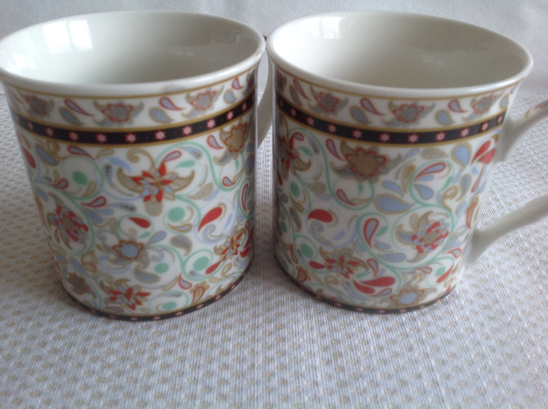 Tazze: Siaki - Tasses - Mug – Usato da Sion venduto da accroshoes 1