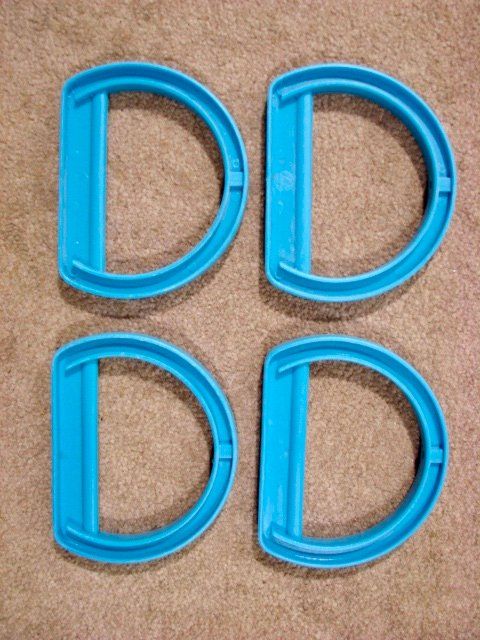 Kit bricolage: 4x Griff Halter Henkel hellblau halbrund Kunststoff D-Ring – Nuovo (secondo la descrizione) da Wil ZH venduto da Arbolero