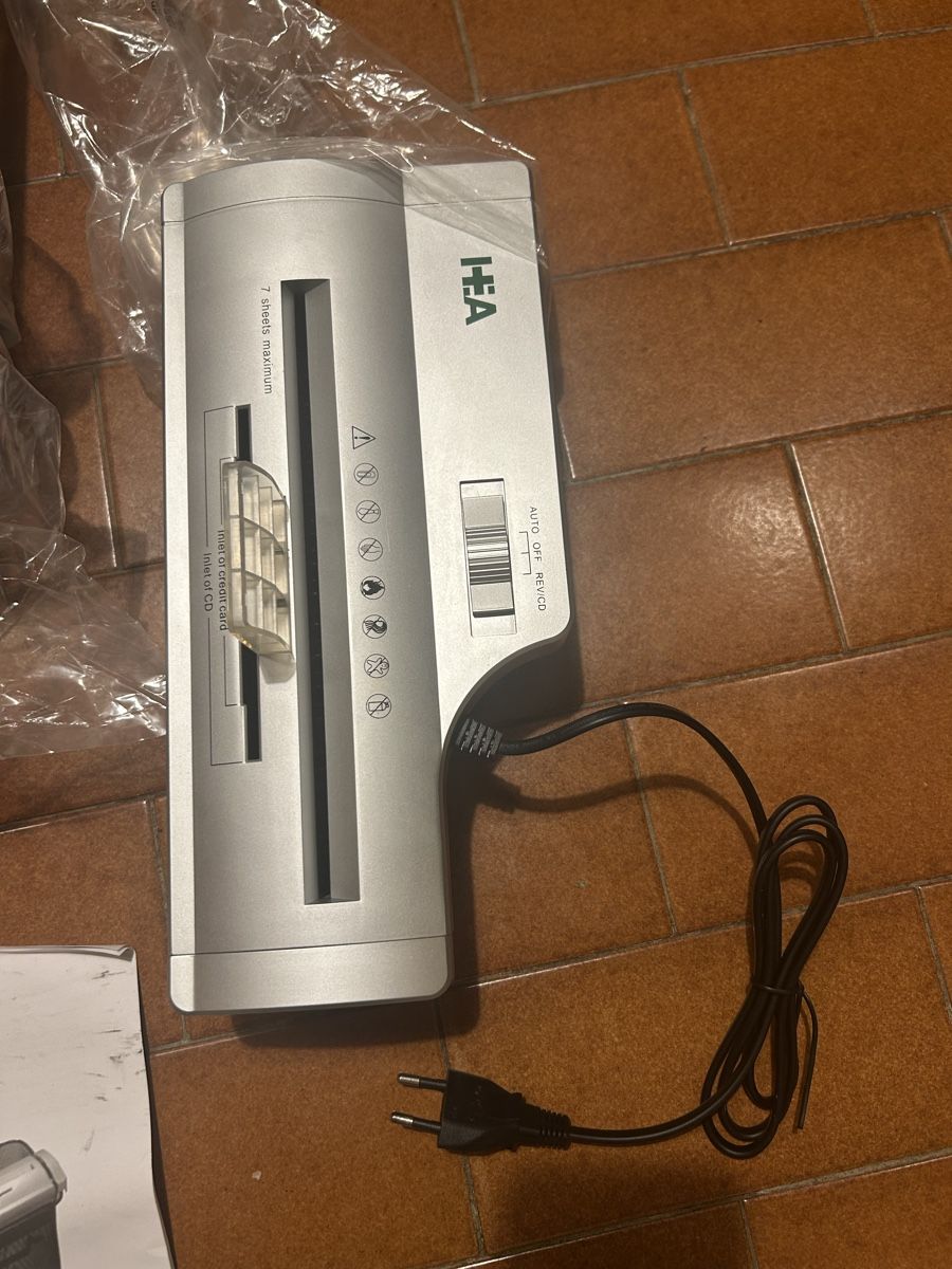 Distruggi documenti: Destructeur de documents 3 en 1 - État neuf! – Nuovo e nell'imballaggio originale da St-Prex venduto da mar_f6t6 4