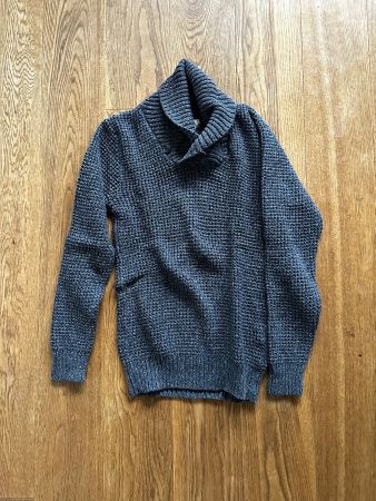 Junge Strickpullover