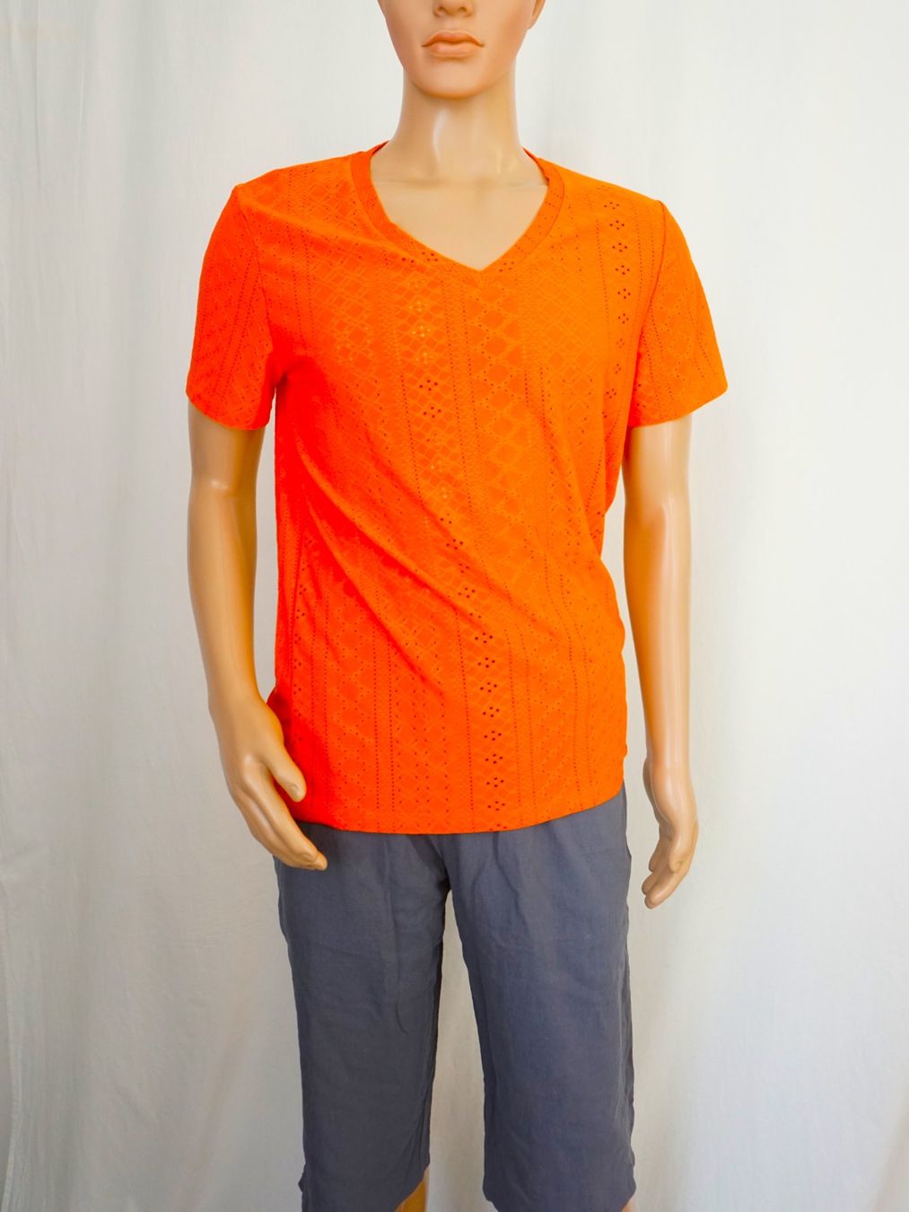 Shein T-shirt: Manfinity oranges T-Shirt & graue kurze Hose Set – Usato da Pratteln venduto da Restwert_Pratteln