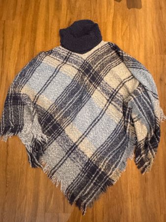 Kuscheliger und warmer Poncho von Apricot Gr. S/M
