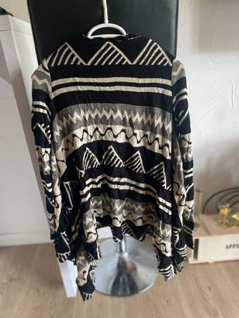 Damen Strickjacke gemustert Grösse M guter Zustand