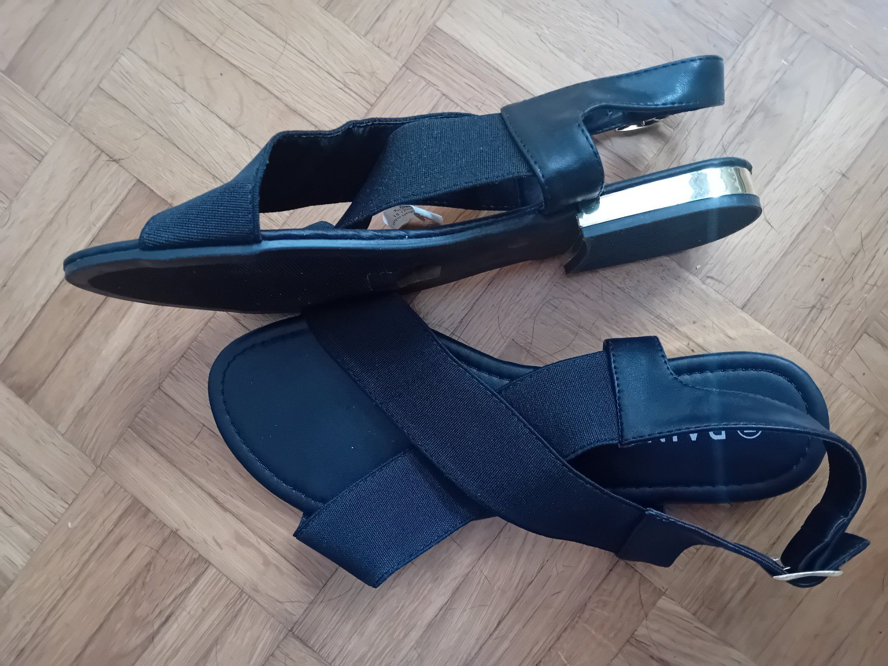 Scarpe da donna: schwarze Sandalen Gr. 41 – Usato da Allschwil venduto da Beautyskin
