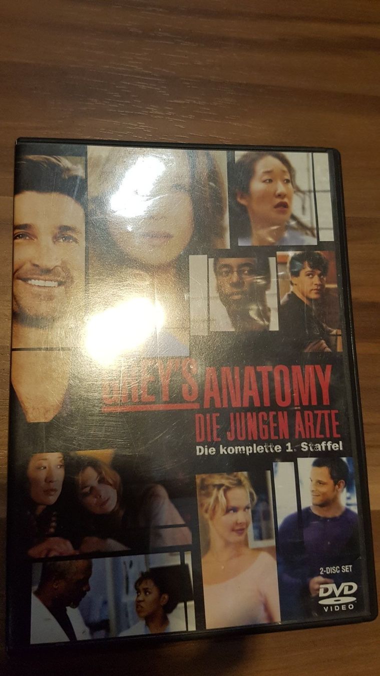 Tutti i DVDs: Dvd Greys Anatomy 1.Staffel L2 – Usato da Schwarzenburg venduto da flamingo1970