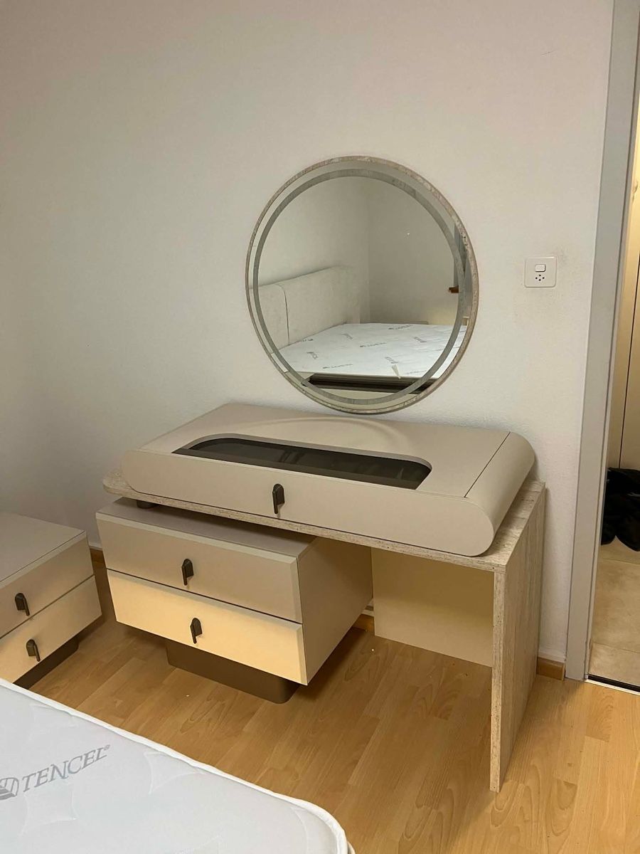 Letti: Bett mit Nachttischen und Schminktisch Lederoptik Hellbeige – Usato da Frenkendorf venduto da Marwan18 2